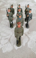 NVA-Soldaten marschierend mit